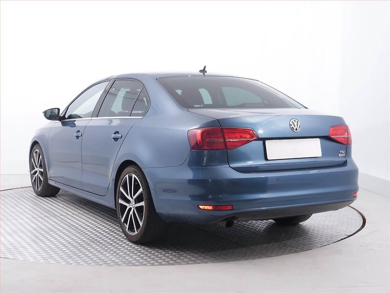Volkswagen Jetta (2015) 1.2 TSI, Serv.kniha - fotka 4 z 18