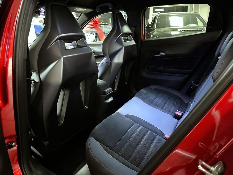 Alfa Romeo Junior (2025) Veloce 280k Elettrica 54 kWh * - fotka 10 z 22
