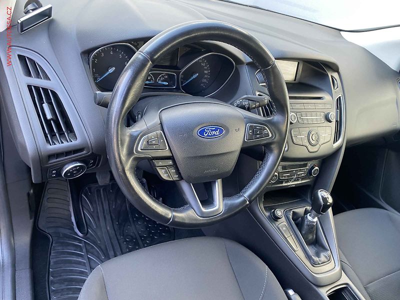 Ford Focus (2015) 1.0EB, 2.maj, AC, TZ, park - fotka 12 z 15
