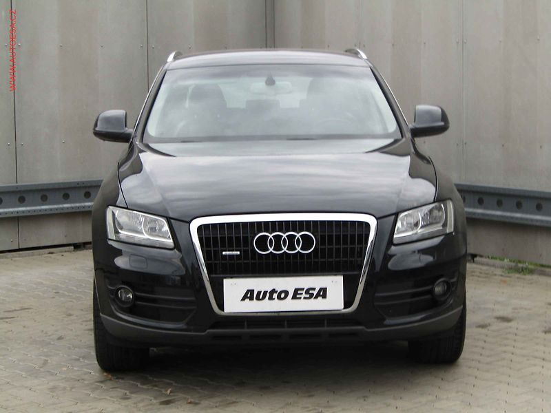 Audi Q5 (2012) 2.0TDi Quattro, AT, park - fotka 2 z 16