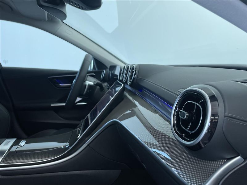 Mercedes-Benz Třídy C 220d 4MATIC AMG Style Edition - fotka 17 z 22