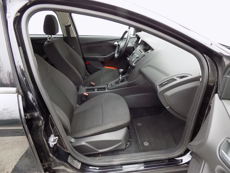 Ford Focus (2017) 1.0/Eco-Boost/Klimatizace/ - fotka 14 z 33