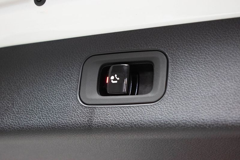 Mercedes-Benz Třídy E E 220d AMG*TAŽNÉ*ZÁRUKA*ČR 1.M - fotka 42 z 42