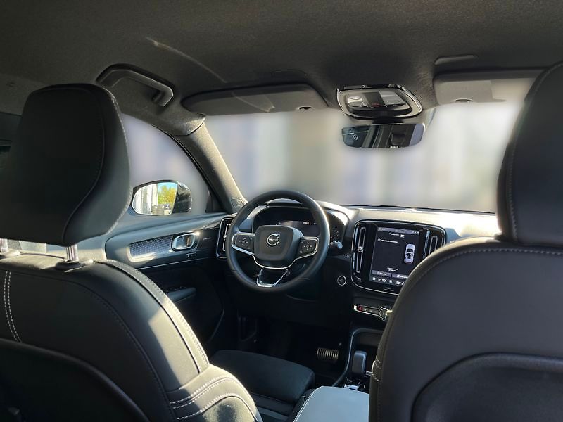 Volvo XC40 B4 Core DCT - fotka 17 z 18