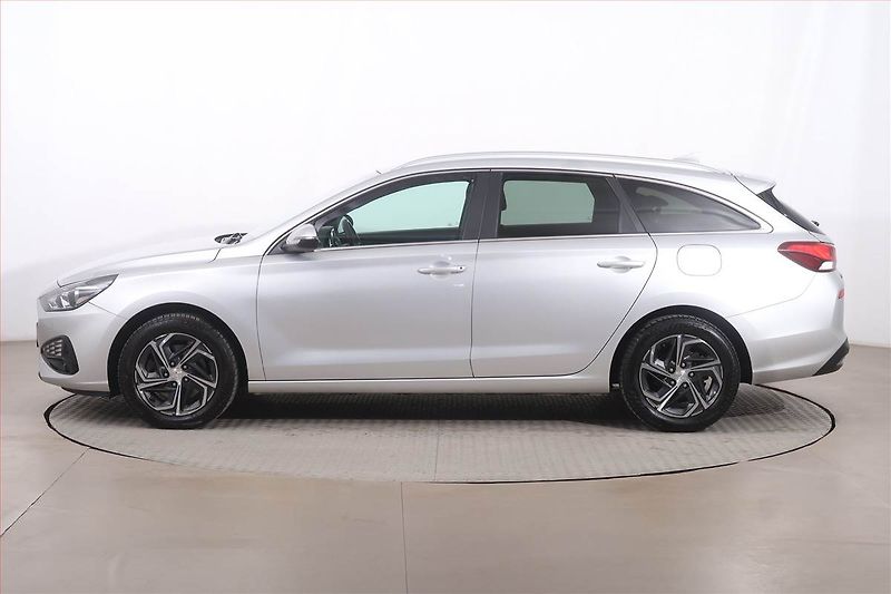 Hyundai i30 (2021) Family 1.5 DPI, Serv.kniha - fotka 3 z 23