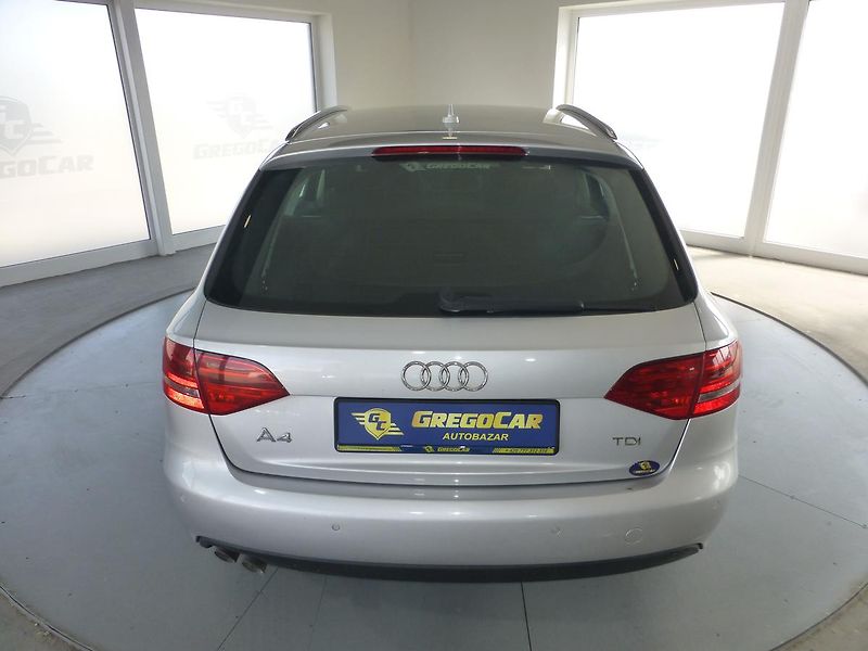 Audi A4 (2011) 2,0TDI*ALU**PARK.S***NAVIGACE - fotka 6 z 27