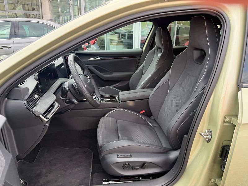 Škoda Superb Sportline 2.0TSI 195kw DSG 4x4 - fotka 8 z 29