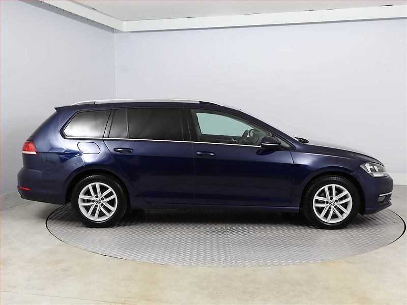 Volkswagen Golf (2017) Highline 2.0 TDI, Serv.kniha - fotka 6 z 17