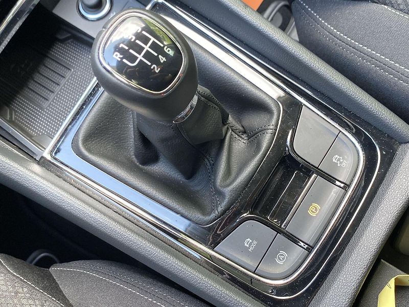 Škoda Karoq (2025) 1.5 TSI Top Selection - fotka 16 z 34