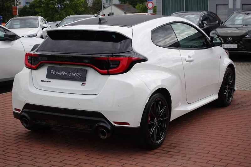 Toyota GR Yaris 1.6Turbo 8AT 4X4 Dynamic + VIP - fotka 4 z 32