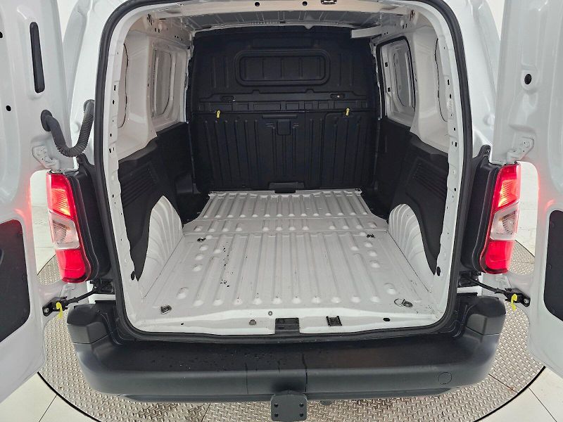 Toyota ProAce City (2024) L1 1.5D 130k ACTIVE 3S - fotka 20 z 20