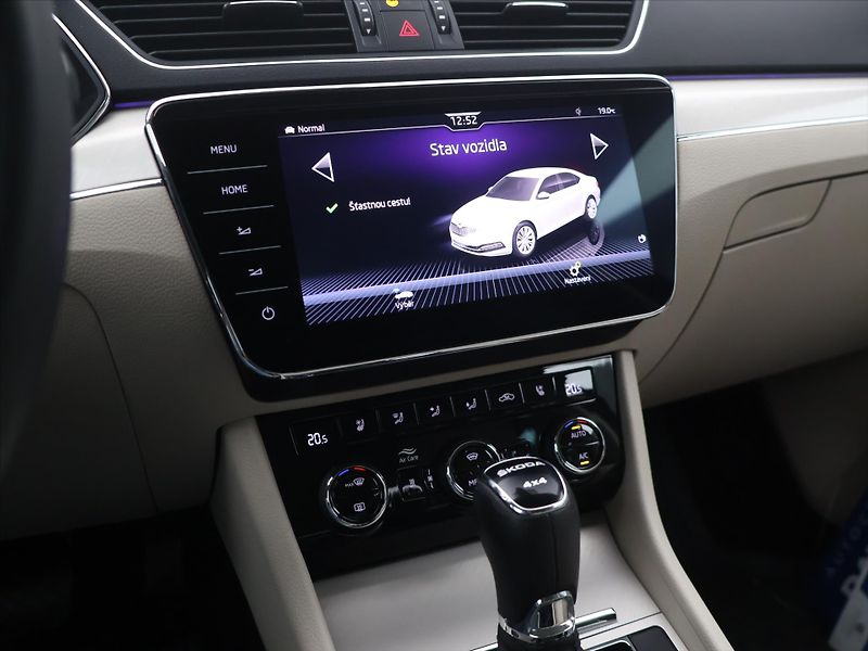Škoda Superb 2,0 TDI 147kW DSG 4x4 L&K DPH - fotka 20 z 32
