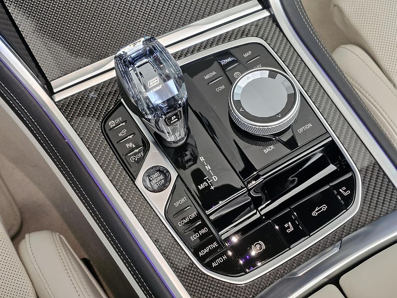 BMW Řada 8 840i xD cabrio 1.maj, CZ - fotka 23 z 26
