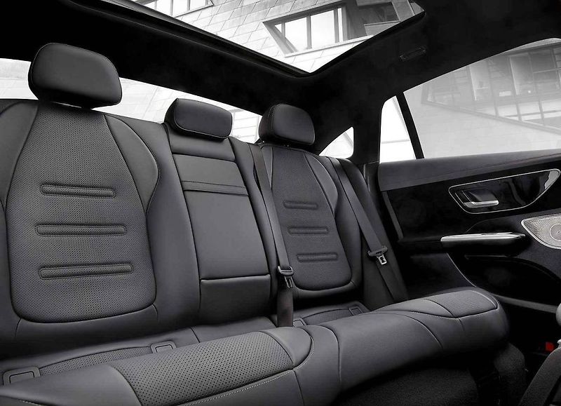 Mercedes AMG EQE 43 4Matic poslouží k reprezentaci i k zábavě