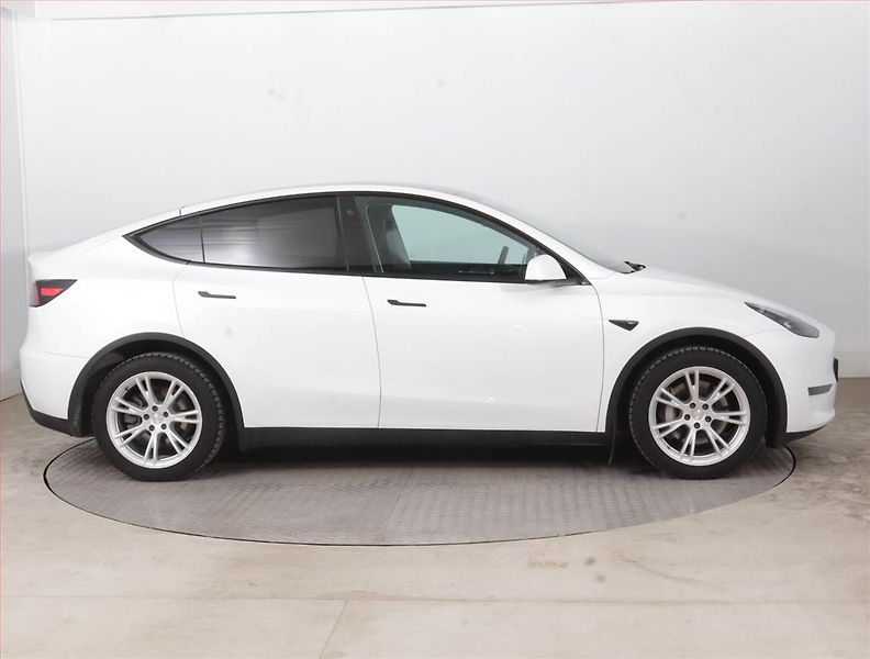 Tesla Model Y (2022) Long Range AWD 79kWh, SoH 92% - fotka 6 z 21