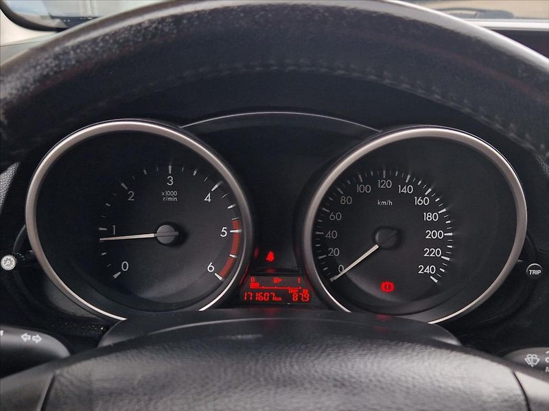 Mazda 5 1,6 MZR-CD 85kW 7MÍST +ALUZIMA - fotka 25 z 40