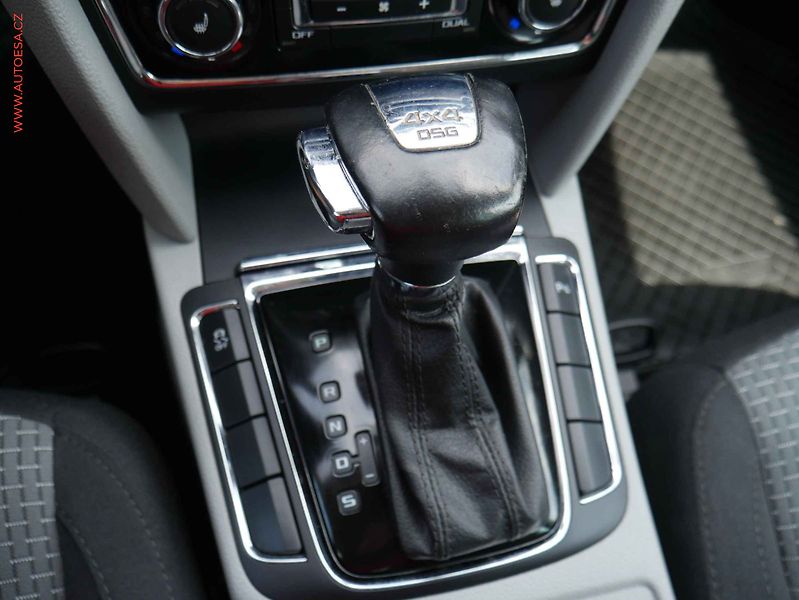 Škoda Superb (2011) 2.0TDi 4x4, ČR, DSG, bixen - fotka 16 z 18