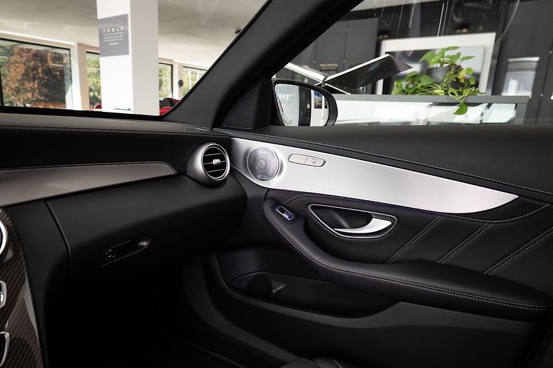 Mercedes-Benz Třídy C Burmester/Pano - fotka 14 z 19
