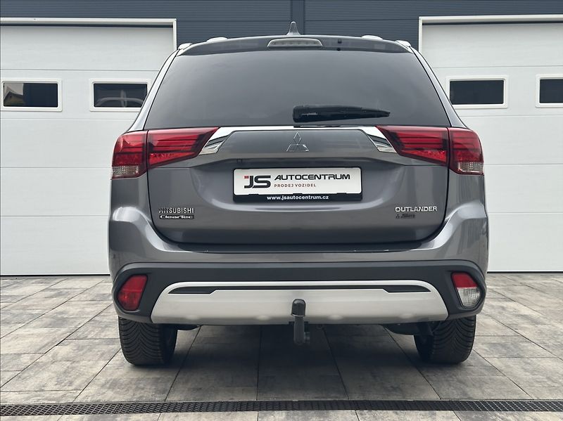 Mitsubishi Outlander 2,0 150PS  Active A/T - fotka 9 z 52