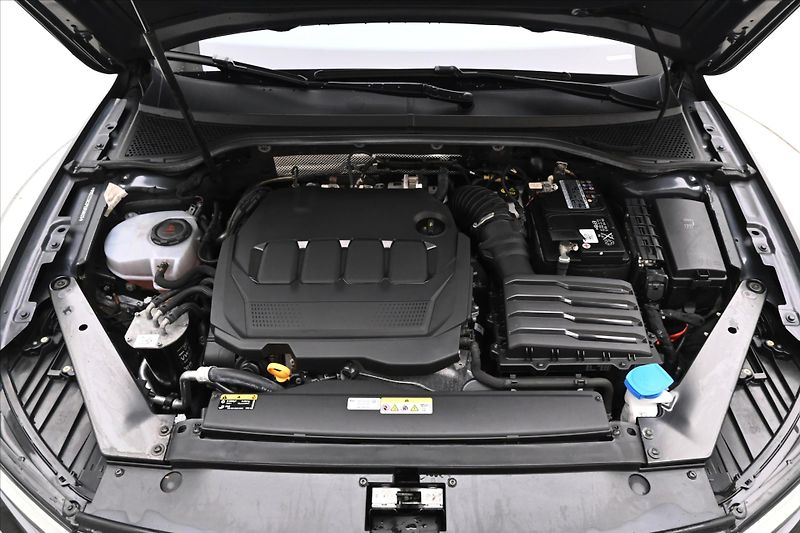 Volkswagen Passat 2,0 TDI 147kW DSG Business Zár - fotka 9 z 32