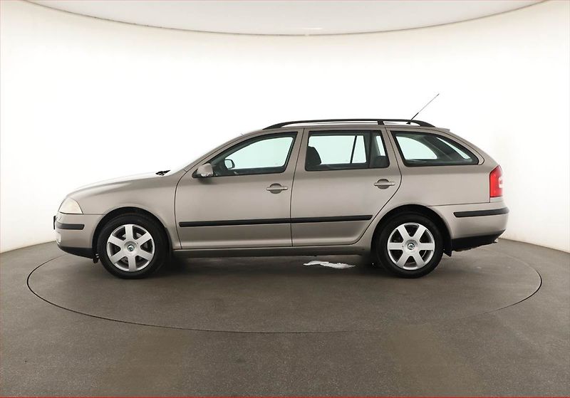 Škoda Octavia (2008) Elegance 1.9 TDI, Serv.kniha - fotka 3 z 13