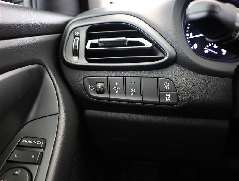 Hyundai i30 (2022) 1.5 T-GDI MHEV, ČR,1.maj - fotka 18 z 20