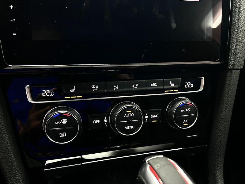 Volkswagen Golf GTI TCR, 2.0 TSI 213 kW - fotka 45 z 46