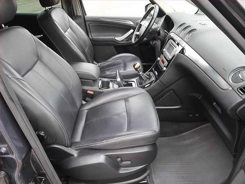 Ford S-MAX (2011) Titanium 2.0 TDCi, Navi - fotka 9 z 18