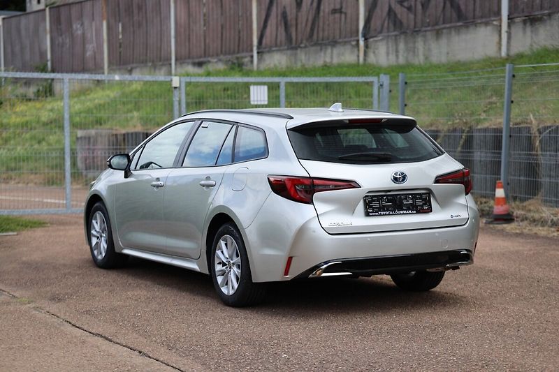 Toyota Corolla TS 1.8. Hybrid Comfort Tech - - fotka 4 z 24