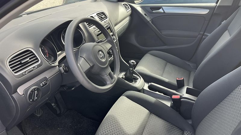 Volkswagen Golf (2009) 1.6MPi 75kw 1.Majitel Klima - fotka 11 z 21