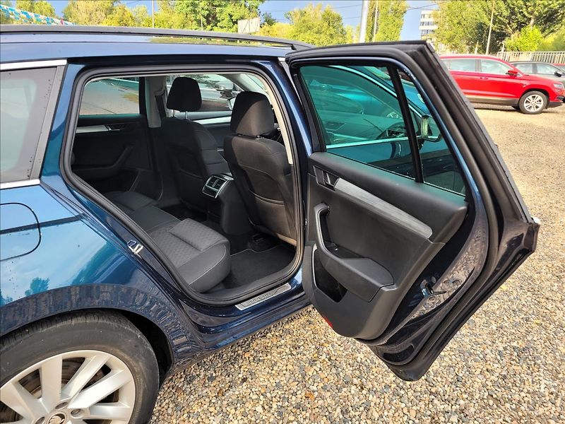 Škoda Superb 1,4 Rezervace!TSI,PHEV,DSG,LED - fotka 15 z 50