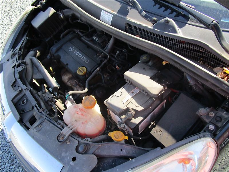 Opel Corsa 1.2i  Klima - fotka 32 z 34