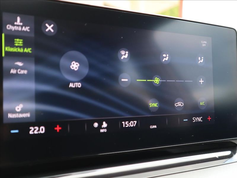 Škoda Octavia 2,0 TDi Style Virtual LED - fotka 21 z 35