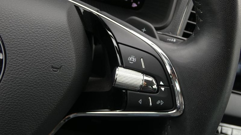 Škoda Karoq 2.0 TDI 110 kW Fresh 4x4 DSG - fotka 12 z 25