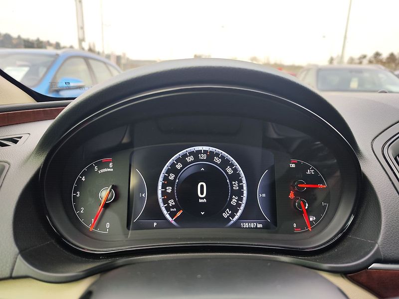 Opel Insignia 2.0 CDTI/125kW Sports AT  4x4 - fotka 17 z 33