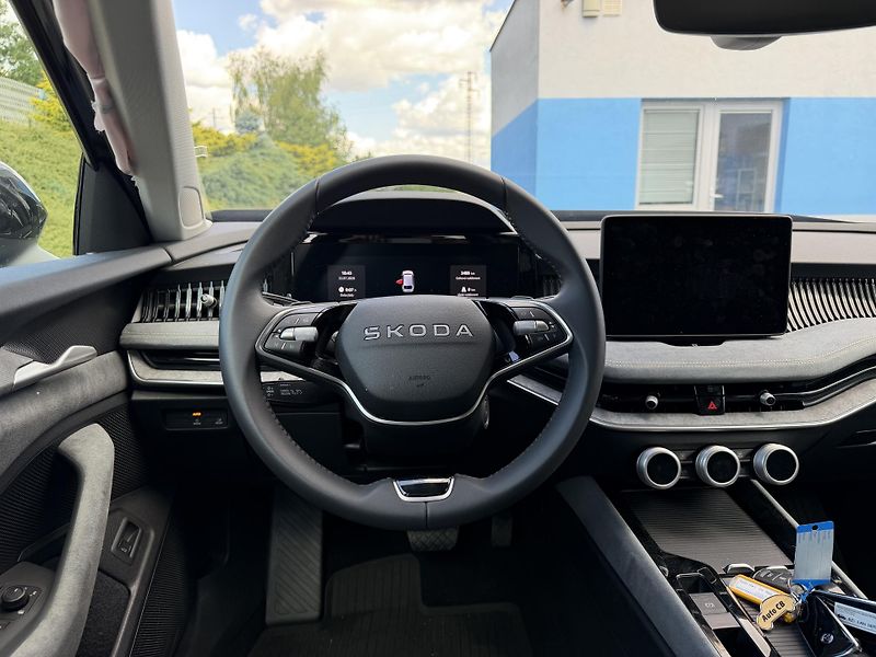 Škoda Superb Kombi 1,5i hybrid auto. závěs - fotka 9 z 19