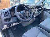 Volkswagen T6 (2017) 2.0TDi 4MOTION  California  - náhled 17