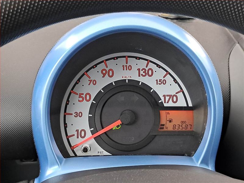 Peugeot 107 (2011) 1.0, nová STK, jezdí skvěle - fotka 11 z 13