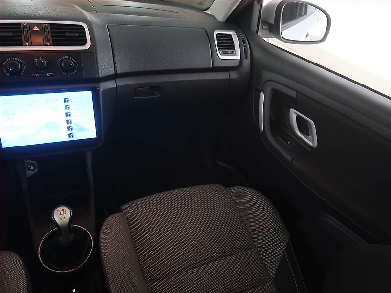 Škoda Fabia (2009) 1.2, Park. senzory - fotka 8 z 17