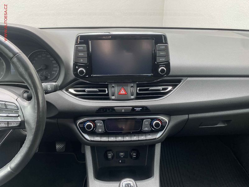 Hyundai i30 (2021) 1.5 GDi, ČR, servis.kniha - fotka 12 z 19
