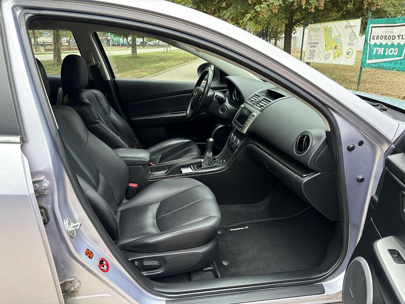 Mazda 6 2.5 Top Bose - fotka 21 z 32
