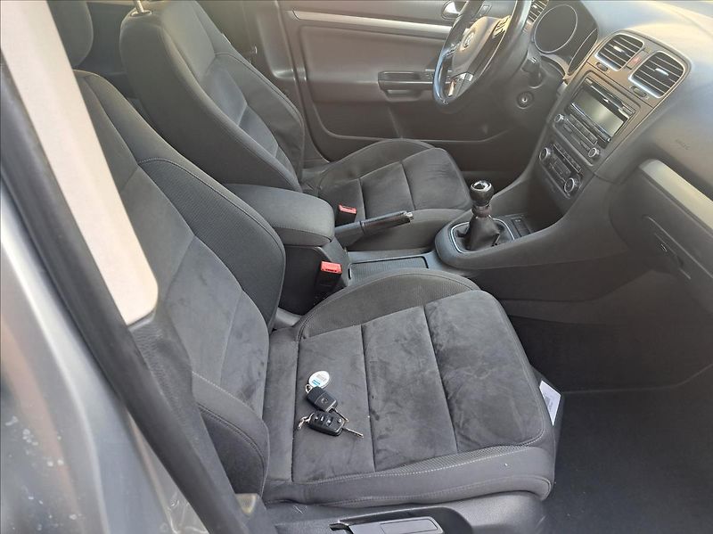 Volkswagen Golf 1,6 TDI Variant - fotka 21 z 43
