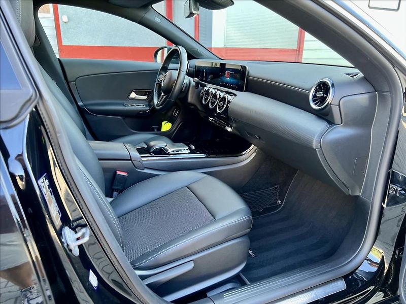 Mercedes-Benz CLA 180d SB LED NAVI  záruka - fotka 22 z 53