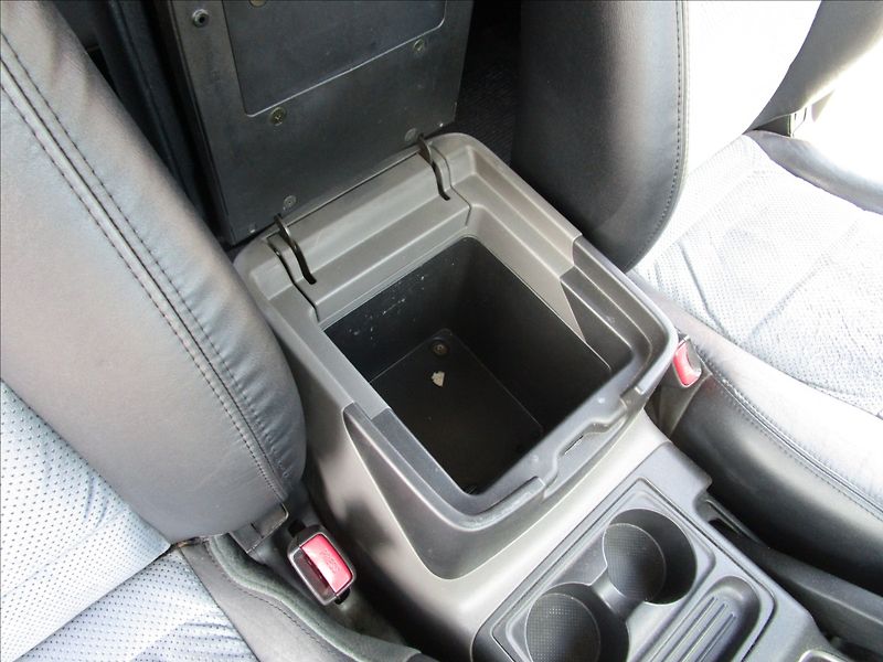 Mitsubishi Pajero 3.2 Di-D, 4x4, aut. klima, 7 m - fotka 25 z 54