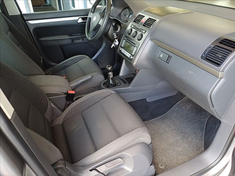 Volkswagen Touran 1,9 TDI 77kW,2x kola - fotka 12 z 25