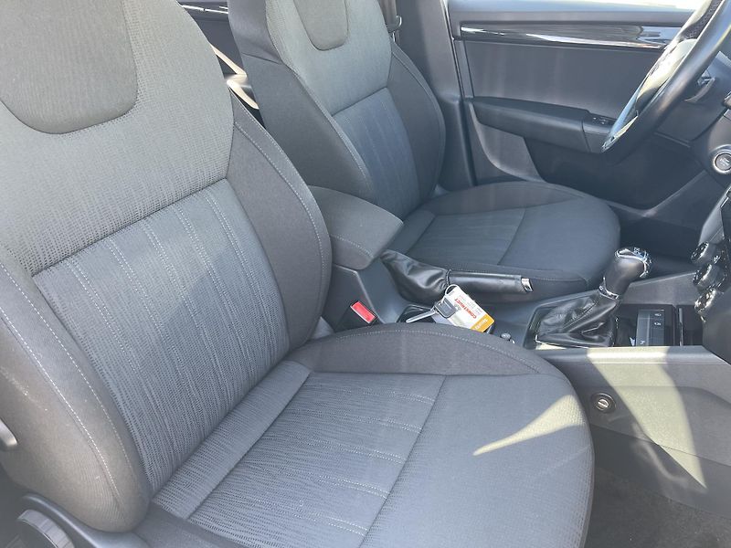 Škoda Octavia 2.0TDi DSG STYLE-Navi-DPH-ČR ! - fotka 26 z 38
