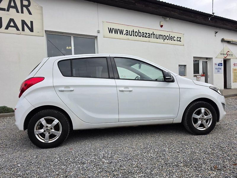 Hyundai i20 (2014) 1.2i Velmi pěkný - fotka 2 z 19