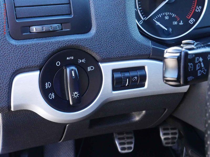 Škoda Octavia (2009) 2.0 TDi, RS, xenon, navi - fotka 14 z 15
