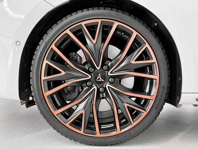 Cupra Leon 2.0 TSI 228KW DSG 4WD, LED, AC - fotka 9 z 37