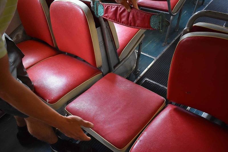 Tomuto autobusu je přesně padesát let. A je zcela původní